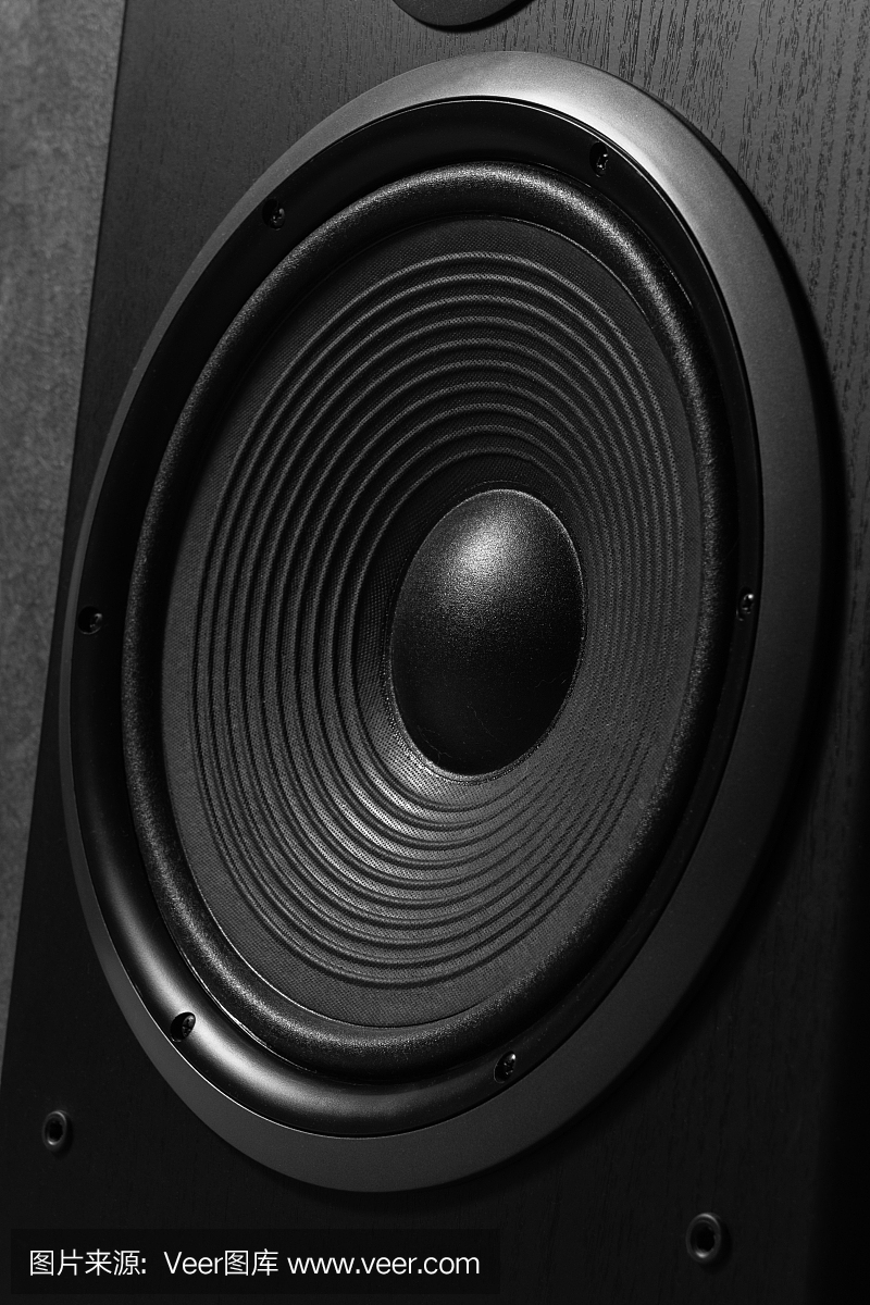 近距離播放高保真黑色揚(yáng)聲器。專業(yè)音響設(shè)備